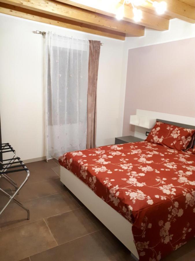 Dimora Rosso San Zeno - Wifi Veloce E Adatto Per Famiglie Verona Buitenkant foto