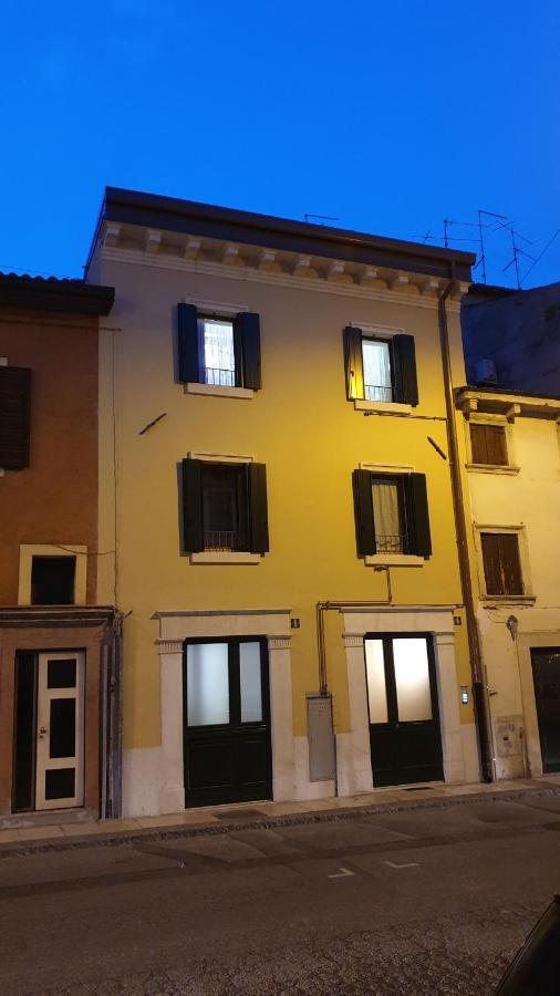 Dimora Rosso San Zeno - Wifi Veloce E Adatto Per Famiglie Verona Buitenkant foto